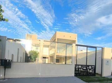 Casa · 320m² · 4 Quartos · 2 Vagas · Casa Moderna de Alto Padrão - 4 Quartos (3 Suítes) - 5 Banheiros - 2 Vagas CONDOMÍNIO GREENVILLE