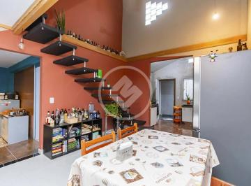 Casa · 186m² · 6 Quartos · 4 Vagas · Sobrado à venda no Xaxim - 06 quartos e 04 vagas