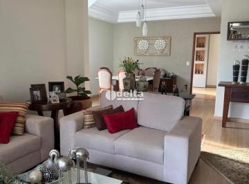 Apartamento · 180m² · 3 Quartos · 2 Vagas · Apartamento disponível para venda no bairro Tabajaras em Uberlândia-MG