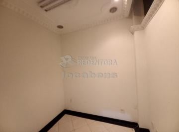 Comercial · 60m² · 3 Quartos · Imóvel comercial localizado no Centro com 3 salas.