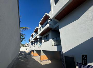 Casa · 121m² · 3 Quartos · 1 Vaga · Sobrado no centro de Garopaba