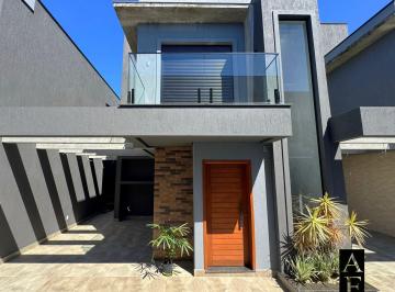 Casa · 111m² · 2 Quartos · 1 Vaga · Casa à venda em Garopaba, Centro.