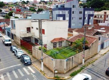 Foto 01 · Casa comercial com bom padrão com 4 quartos e 5 vagas de garagem em Varginha, Itajubá-MG - Imperdíve