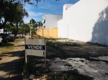 Terreno · 281m² · TERRRENO DE ESQUINA COM 8,80 DE FRENTE E 32,50 DE FRENTE A FUNDOS