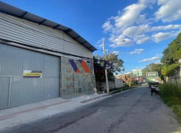 Comercial · 520m² · Galpão com pé direito alto, em ótima localização para alugar.