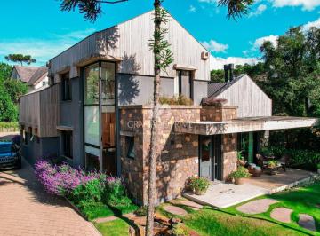 Casa · 308m² · 2 Vagas · CASA ASPEN