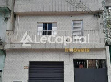 Casa · 234m² · 6 Quartos · 2 Vagas · Terreno com 4 casas de aluguel rendendo R$ 5.000,00 mensais.