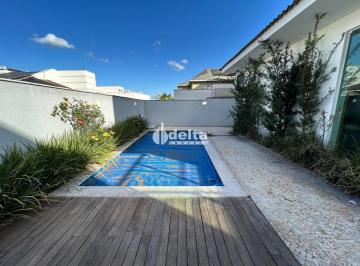 Casa · 404m² · 4 Quartos · 3 Vagas · Casa no condomínio Jardins Roma disponível para Locação e venda em Uberlândia-MG