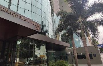 Apartamento · 217m² · 4 Quartos · 4 Vagas · Apartamento com 4 dormitórios para alugar, 217 m² por R$ 17.000,00/mês - Centro - Maringá/PR