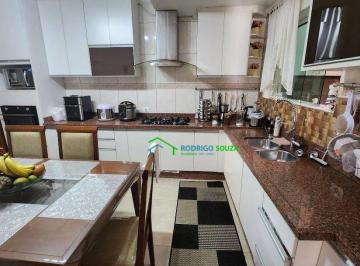 0355a992c6bf866894a6a66dafc22e2abd60bd67 · Casa Espaçosa à Venda no Centro de Carapicuíba/SP