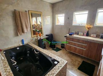 a0a08099209c01fe8f35c7d7035cbb95b9d15916 · Casa Espaçosa à Venda no Centro de Carapicuíba/SP