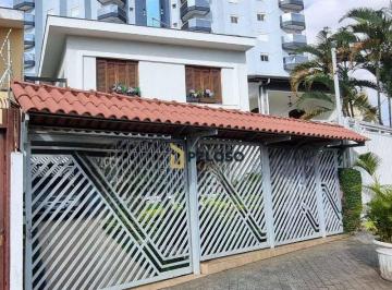 4500bed587d9f032999472cf0ed459312d27c7cf · Sobrado à venda | 214m² | 3 dormitórios | 6 vagas | Água Fria - São Paulo/SP