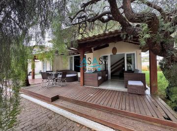 Casa · 199m² · 4 Quartos · 3 Vagas · Ótima casa 4 quartos em Manguinhos Armação de Búzios
