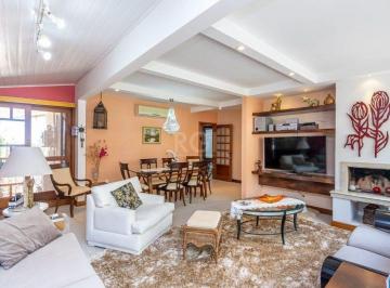 Casa · 208m² · 3 Quartos · 3 Vagas · Casa em Teresópolis