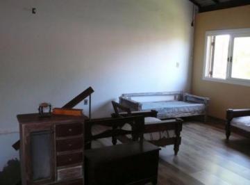 Casa · 220m² · 3 Quartos · 1 Vaga · Casa Ampla com 2 pavimentos , grande pátio