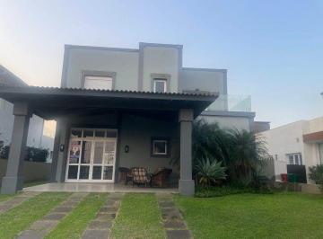 Casa · 240m² · 3 Quartos · 2 Vagas · Casa de Condomínio em Atlântida Sul