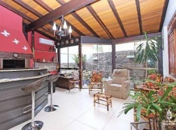 Casa · 189m² · 3 Quartos · 2 Vagas · Excelente casa de 189m² com 3 dormitórios.