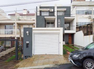Casa · 161m² · 3 Quartos · 2 Vagas · casa possui 3 suítes, 2 com closet