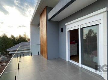 Casa · 233m² · 4 Quartos · 2 Vagas · Linda Casa Ampla com 3 Suítes Construída Recentemente em Condomínio no Bairro Nobre de Gramado