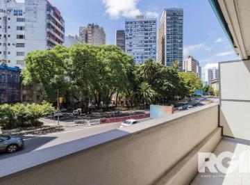 Casa · 39m² · 1 Quarto · Studio localizado no Centro Histórico de Porto Alegre, uma das ruas mais charmosas e antigas de Port