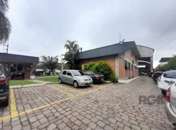 Casa · 2400m² · 20 Vagas · Prédio comercial com área total de 5.000 m² na rua Frederico Mentz, bairro Navegantes.