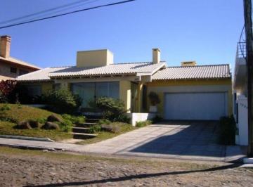 Casa · 216m² · 3 Quartos · 2 Vagas · Casa para Venda - 216m², 3 dormitórios, sendo 1 suites, 2 vagas - Centro