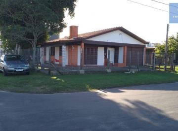 Casa · 130m² · 3 Quartos · 2 Vagas · Casa de esquina em Capão da Canoa