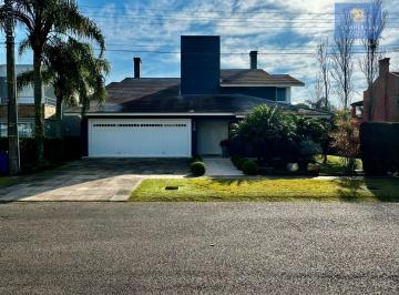 Casa · 400m² · 5 Quartos · 2 Vagas · Casa em Condomínio fechado de Atlântida