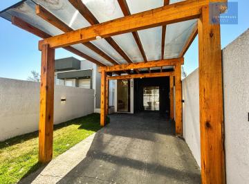 Casa · 80m² · 2 Quartos · 1 Vaga · Casa Geminada de alto padrão