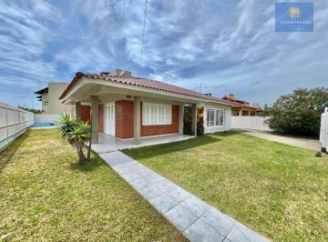 Casa · 205m² · 4 Quartos · 2 Vagas · Casa 4 dormitórios próxima ao Centro em Capão da Canoa.