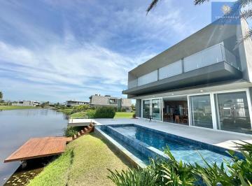 Casa · 457m² · 5 Quartos · 2 Vagas · Casa em Condomínio fechado em Xangri Lá