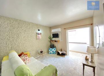 Apartamento · 2 Quartos · 1 Vaga · Apartamento 2 dormitórios mais depêndencia.