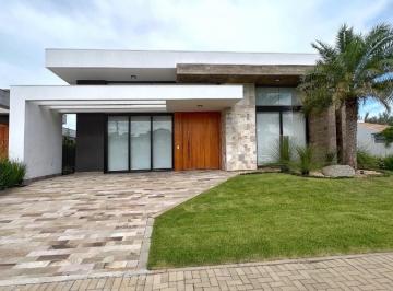 Casa · 221m² · 4 Quartos · 2 Vagas · Casa no Condomínio fechado Velas da Marina