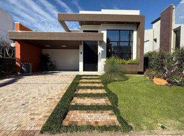 Casa · 210m² · 4 Quartos · 2 Vagas · Casa em Condomínio fechado em Capão da Canoa
