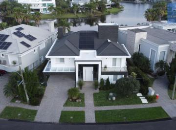 Casa · 516m² · 6 Quartos · 2 Vagas · Mansão em Condomínio fechado de Atlântida