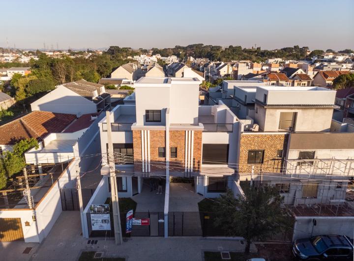 Imóvel novo horizontal-vertical , Curitiba · Casa em Condomínio - Uberaba - RINELLI III