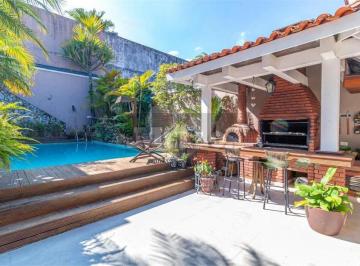 Casa · 269m² · 3 Quartos · 5 Vagas · Casa isolada com piscina, jacuzzi e 584 m² de terreno na Chácara Monte Alegre