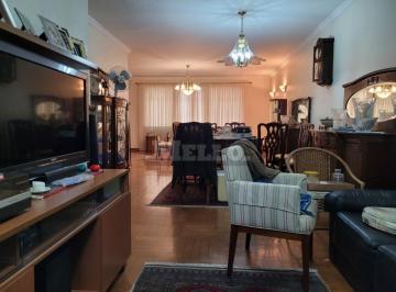 Casa · 215m² · 31 Quartos · 4 Vagas · EXCELENTE LOCALIZAÇÃO - IMOVEL MUITO BOM