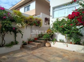 Casa · 180m² · 3 Quartos · 2 Vagas · Excelente sobrado reformado, 03 suítes, 180m2.