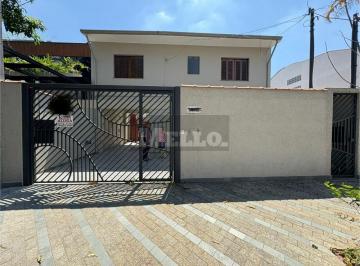 Casa · 220m² · 3 Quartos · 4 Vagas · Excelente sobrado, 03 dormts, churrasqueira, 04 vagas!