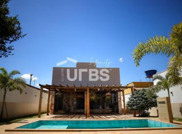 Casa · 401m² · 3 Quartos · 4 Vagas · Excelente casa repleta em armários e iluminação, toda em porcelanato de boa qualidade, contando aind