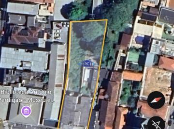 imovel_6054_41352.jpg · Casa com terreno no coraçao da cidade, possui 20 metros pela frente e 85 nas laterais.
