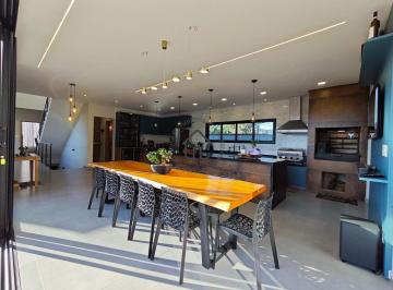 Casa · 272m² · 3 Quartos · 6 Vagas · Casa à venda com 3 quartos no Condomínio Villa D'Oro em Vinhedo.