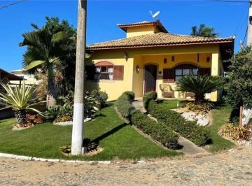 Casa · 206m² · 3 Quartos · 1 Vaga · Condomínio com 3 quartos à venda em Rasa - RJ
