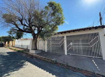 Casa · 243m² · 3 Quartos · 2 Vagas · Casa com 3 Quartos e Piscina no Morada do Ouro