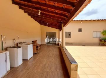 Casa · 357m² · 3 Quartos · 4 Vagas · Casa residencial  disponível para venda no bairro São Jorge em Uberlândia-MG