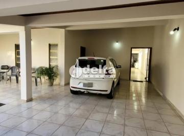 Casa · 260m² · 3 Quartos · 4 Vagas · Casa residencial com 3 quartos sendo 1 suíte disponível para venda no bairro Custódio Pereira em Ube