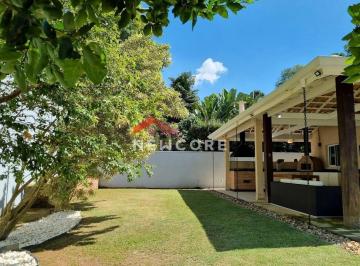 Casa · 256m² · 4 Quartos · 2 Vagas · Casa de condomínio em Estrada dos Pinheiros - Chácara dos Junqueiras - Carapicuíba/SP