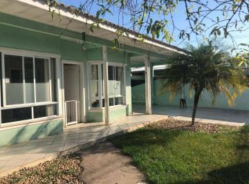 830a10b725b03d4e07822016bb4482826b36cbf9 · À venda | Casa com 4 quartos, 300 m² e 4 vagas de garagem - Abraão, em Florianópolis.