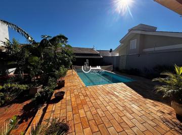 Casa · 252m² · 2 Quartos · 2 Vagas · Casa com Piscina à Venda no Jardim Bourbon – Foz do Iguaçu/PR